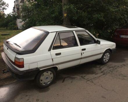 Белый Рено 11, объемом двигателя 1.4 л и пробегом 254 тыс. км за 950 $, фото 1 на Automoto.ua
