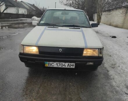 Белый Рено 11, объемом двигателя 1.7 л и пробегом 300 тыс. км за 650 $, фото 1 на Automoto.ua