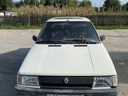 Белый Рено 11, объемом двигателя 1.7 л и пробегом 255 тыс. км за 200 $, фото 1 на Automoto.ua