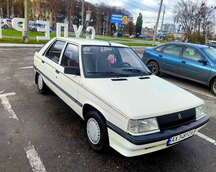 Белый Рено 11, объемом двигателя 1.4 л и пробегом 90 тыс. км за 2000 $, фото 1 на Automoto.ua