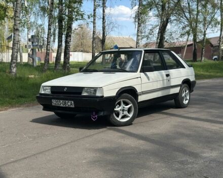 Белый Рено 11, объемом двигателя 1.5 л и пробегом 267 тыс. км за 1100 $, фото 1 на Automoto.ua