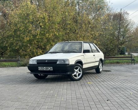 Белый Рено 11, объемом двигателя 1.5 л и пробегом 240 тыс. км за 950 $, фото 1 на Automoto.ua