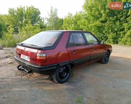 Красный Рено 11, объемом двигателя 1.6 л и пробегом 258 тыс. км за 799 $, фото 5 на Automoto.ua