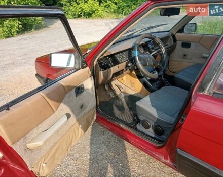 Красный Рено 11, объемом двигателя 1.6 л и пробегом 258 тыс. км за 799 $, фото 1 на Automoto.ua