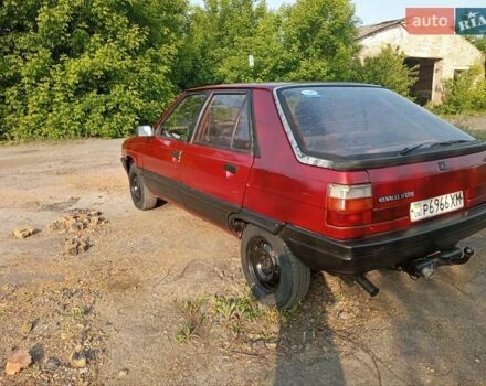 Красный Рено 11, объемом двигателя 1.6 л и пробегом 258 тыс. км за 799 $, фото 8 на Automoto.ua