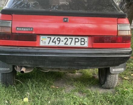 Красный Рено 11, объемом двигателя 1.7 л и пробегом 300 тыс. км за 500 $, фото 2 на Automoto.ua