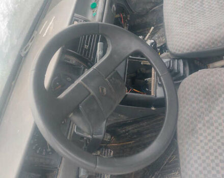 Красный Рено 11, объемом двигателя 1.4 л и пробегом 231 тыс. км за 300 $, фото 2 на Automoto.ua