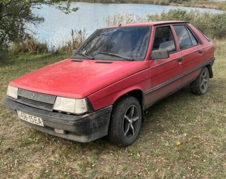 Красный Рено 11, объемом двигателя 1.4 л и пробегом 250 тыс. км за 962 $, фото 1 на Automoto.ua