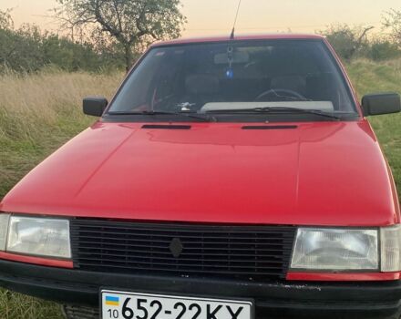 Красный Рено 11, объемом двигателя 1.4 л и пробегом 260 тыс. км за 1200 $, фото 1 на Automoto.ua