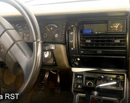 Красный Рено 11, объемом двигателя 15 л и пробегом 0 тыс. км за 750 $, фото 1 на Automoto.ua