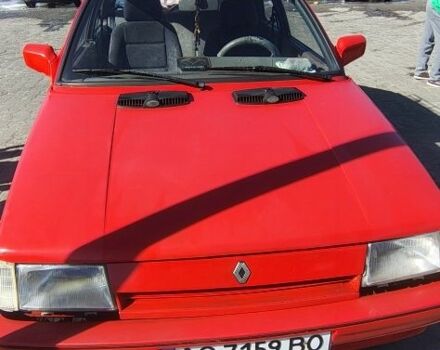 Красный Рено 11, объемом двигателя 1.4 л и пробегом 322 тыс. км за 1100 $, фото 1 на Automoto.ua