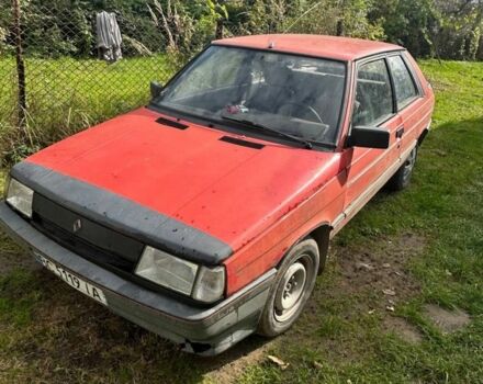 Красный Рено 11, объемом двигателя 1.4 л и пробегом 200 тыс. км за 288 $, фото 1 на Automoto.ua