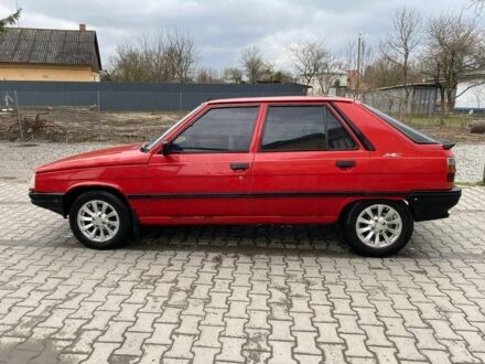 Красный Рено 11, объемом двигателя 1 л и пробегом 1 тыс. км за 1300 $, фото 1 на Automoto.ua