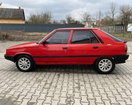 Красный Рено 11, объемом двигателя 1 л и пробегом 1 тыс. км за 785 $, фото 1 на Automoto.ua