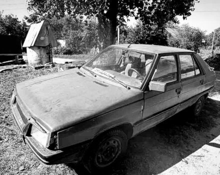 Червоний Рено 11, об'ємом двигуна 2 л та пробігом 111 тис. км за 291 $, фото 1 на Automoto.ua
