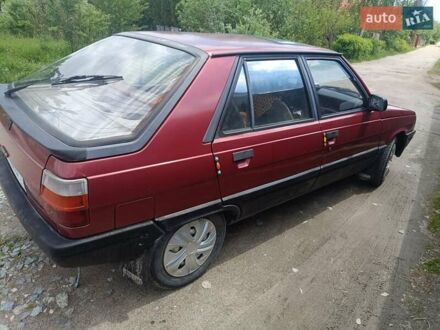 Красный Рено 11, объемом двигателя 1.6 л и пробегом 280 тыс. км за 1300 $, фото 1 на Automoto.ua