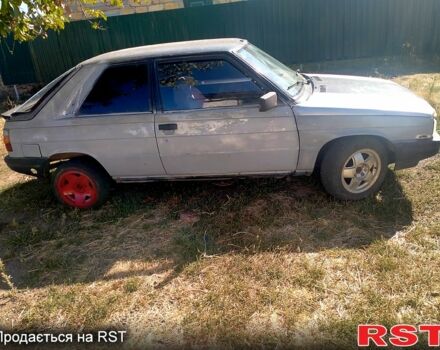 Серый Рено 11, объемом двигателя 1.8 л и пробегом 0 тыс. км за 250 $, фото 1 на Automoto.ua