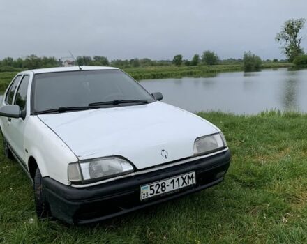 Белый Рено 19, объемом двигателя 1.7 л и пробегом 290 тыс. км за 650 $, фото 1 на Automoto.ua