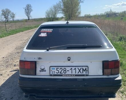 Белый Рено 19, объемом двигателя 1.7 л и пробегом 290 тыс. км за 650 $, фото 2 на Automoto.ua