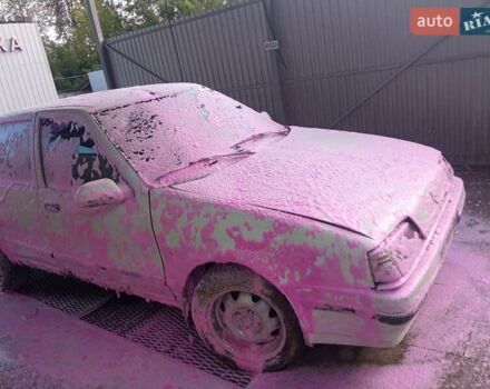 Белый Рено 19, объемом двигателя 1.7 л и пробегом 250 тыс. км за 1100 $, фото 5 на Automoto.ua