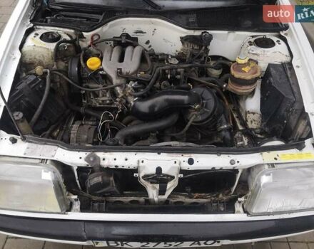 Білий Рено 19, об'ємом двигуна 1.8 л та пробігом 280 тис. км за 1200 $, фото 17 на Automoto.ua