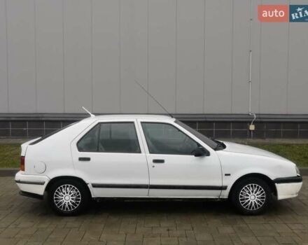 Білий Рено 19, об'ємом двигуна 1.8 л та пробігом 280 тис. км за 1200 $, фото 2 на Automoto.ua