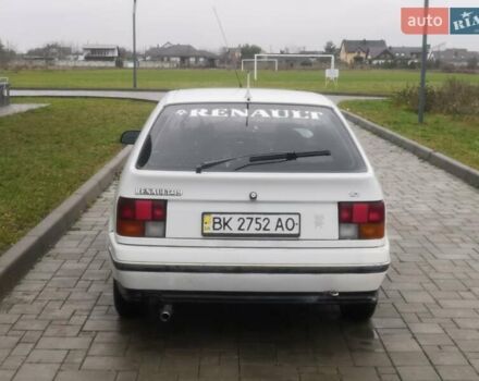 Білий Рено 19, об'ємом двигуна 1.8 л та пробігом 280 тис. км за 1200 $, фото 4 на Automoto.ua