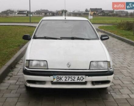 Білий Рено 19, об'ємом двигуна 1.8 л та пробігом 280 тис. км за 1200 $, фото 1 на Automoto.ua
