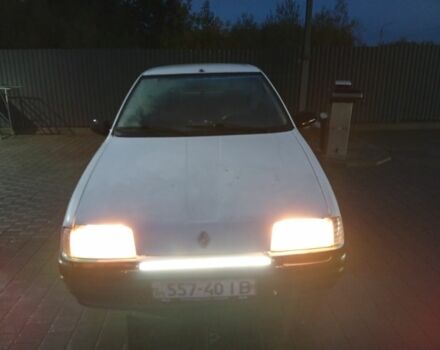 Белый Рено 19, объемом двигателя 0 л и пробегом 379 тыс. км за 1000 $, фото 1 на Automoto.ua