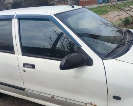 Белый Рено 19, объемом двигателя 1.4 л и пробегом 260 тыс. км за 1100 $, фото 3 на Automoto.ua