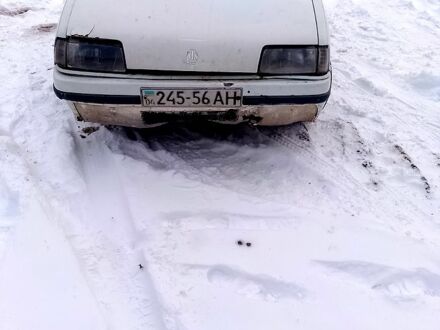 Белый Рено 19, объемом двигателя 1.6 л и пробегом 150 тыс. км за 700 $, фото 1 на Automoto.ua