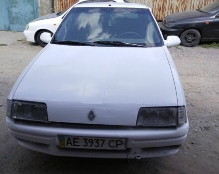Белый Рено 19, объемом двигателя 0 л и пробегом 250 тыс. км за 672 $, фото 1 на Automoto.ua