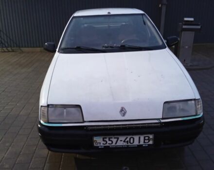 Белый Рено 19, объемом двигателя 0 л и пробегом 379 тыс. км за 1000 $, фото 1 на Automoto.ua