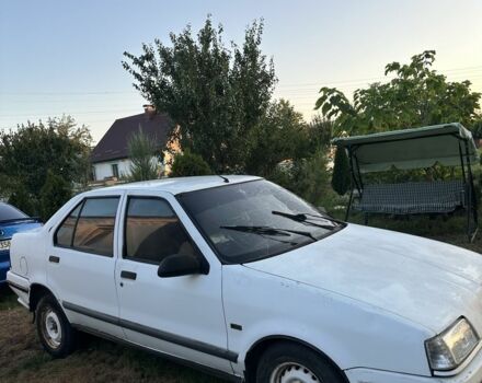 Білий Рено 19, об'ємом двигуна 1.9 л та пробігом 400 тис. км за 499 $, фото 1 на Automoto.ua