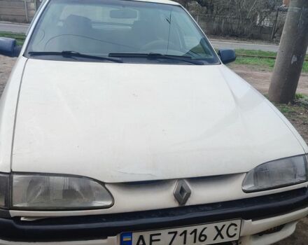 Белый Рено 19, объемом двигателя 1.4 л и пробегом 260 тыс. км за 1100 $, фото 1 на Automoto.ua