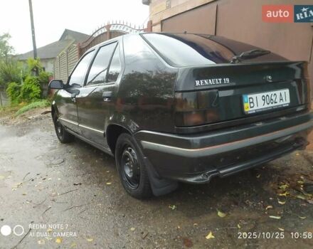 Черный Рено 19, объемом двигателя 1.7 л и пробегом 330 тыс. км за 1300 $, фото 2 на Automoto.ua