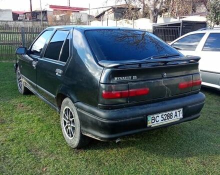 Черный Рено 19, объемом двигателя 1.8 л и пробегом 375 тыс. км за 2000 $, фото 6 на Automoto.ua