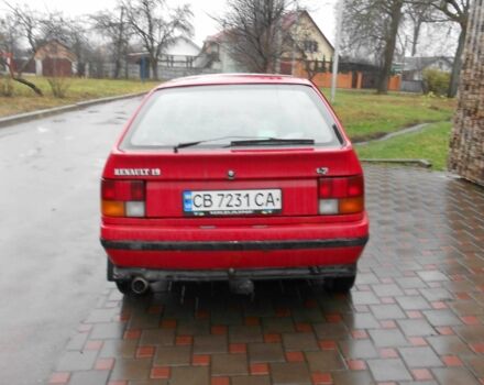 Красный Рено 19, объемом двигателя 1.7 л и пробегом 300 тыс. км за 650 $, фото 6 на Automoto.ua