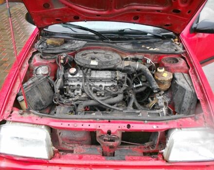 Красный Рено 19, объемом двигателя 1.7 л и пробегом 300 тыс. км за 650 $, фото 1 на Automoto.ua