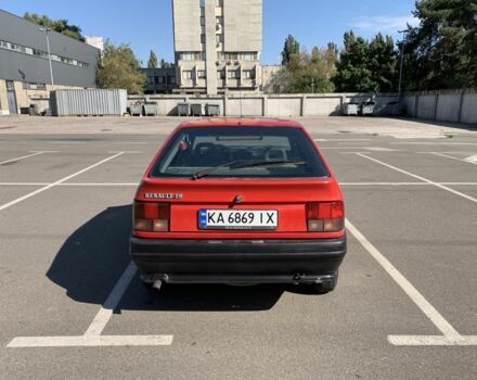 Красный Рено 19, объемом двигателя 1.8 л и пробегом 550 тыс. км за 1100 $, фото 4 на Automoto.ua