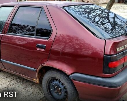 Красный Рено 19, объемом двигателя 1.8 л и пробегом 282 тыс. км за 850 $, фото 3 на Automoto.ua
