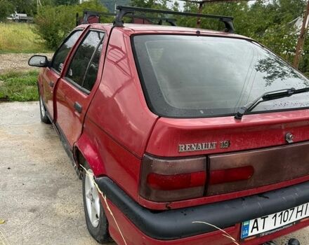 Красный Рено 19, объемом двигателя 1.7 л и пробегом 220 тыс. км за 900 $, фото 3 на Automoto.ua