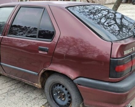 Красный Рено 19, объемом двигателя 1.8 л и пробегом 282 тыс. км за 850 $, фото 3 на Automoto.ua