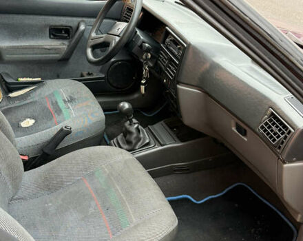 Красный Рено 19, объемом двигателя 1.72 л и пробегом 300 тыс. км за 1000 $, фото 9 на Automoto.ua