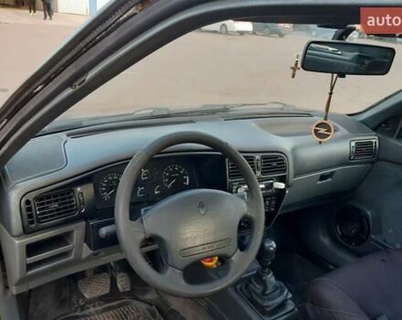 Красный Рено 19, объемом двигателя 1.7 л и пробегом 307 тыс. км за 1200 $, фото 2 на Automoto.ua