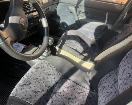 Красный Рено 19, объемом двигателя 1.8 л и пробегом 250 тыс. км за 1150 $, фото 6 на Automoto.ua