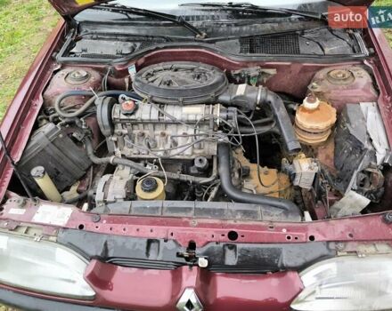 Красный Рено 19, объемом двигателя 1.6 л и пробегом 300 тыс. км за 800 $, фото 5 на Automoto.ua