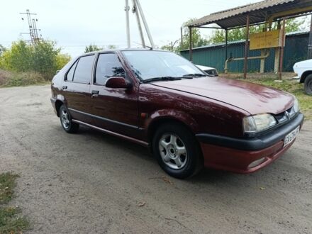 Красный Рено 19, объемом двигателя 1.8 л и пробегом 111 тыс. км за 1550 $, фото 1 на Automoto.ua