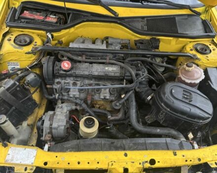 Желтый Рено 19, объемом двигателя 0 л и пробегом 200 тыс. км за 2500 $, фото 5 на Automoto.ua