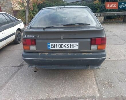 Серый Рено 19, объемом двигателя 1.3 л и пробегом 333 тыс. км за 600 $, фото 3 на Automoto.ua